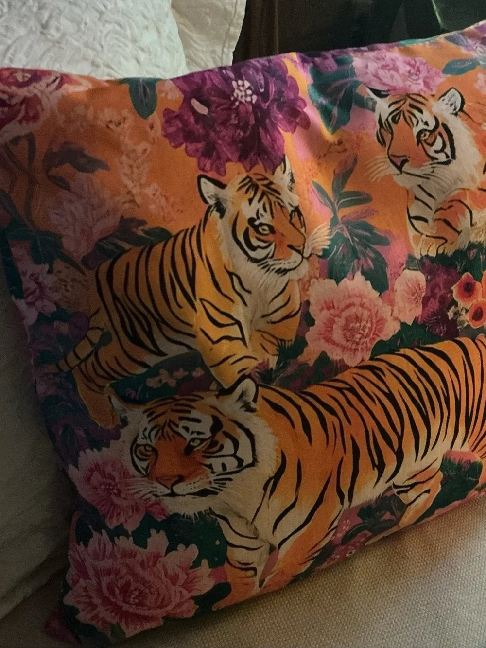 Tigers on orange 20 in.² pillow with filling